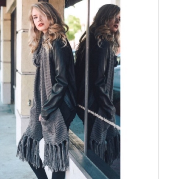 Last 1 ! New Oversized Scarf w/Pockets - Picture 5 of 8